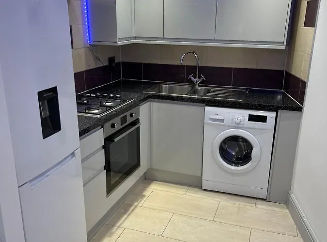 Cosy Serviced 1 Bedroom Apartment In London