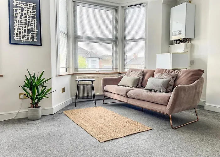 Luxury 2 Bed Furnished Apartment With Parking