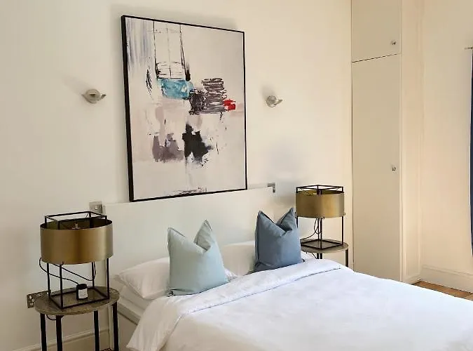 Modern&light 2 bed flat in SW2