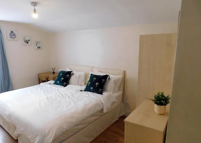 Entire 4 Bedroom Terrace House In London