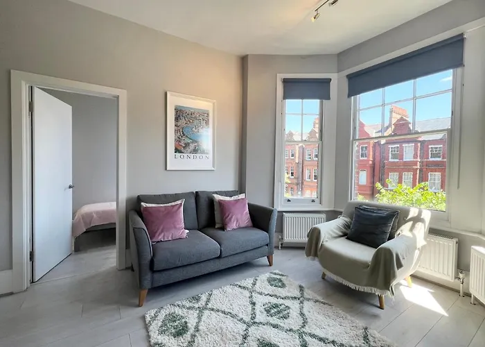 2 Bedroom Apartment In South Hampstead