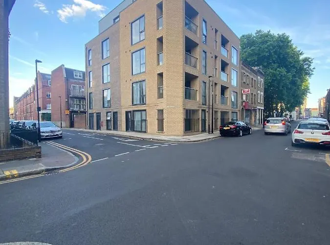 Central London, Jaccuzzi,Newbuild, 2 Bedrooms Two Baths