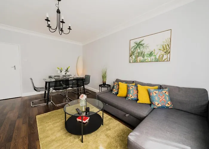 Baker Street Apartments