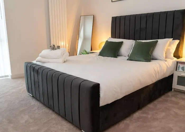 Lovely 1-Bedroom Condo With River & City View.
