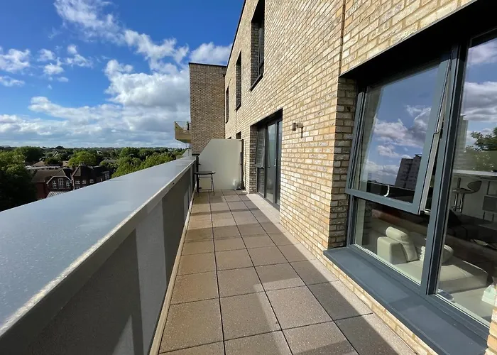 Modern Penthouse Flat With Free Indoor Parking