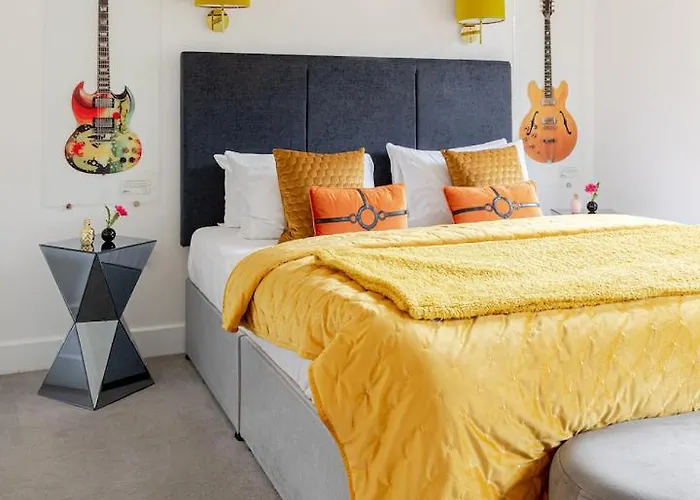 Tower Bridge Luxxe Nomads Lavish Choice For Large Groups - Free Parking