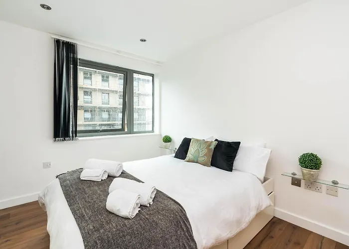 Fast Internet One Bedroom Apartment In Greater London, Id Required