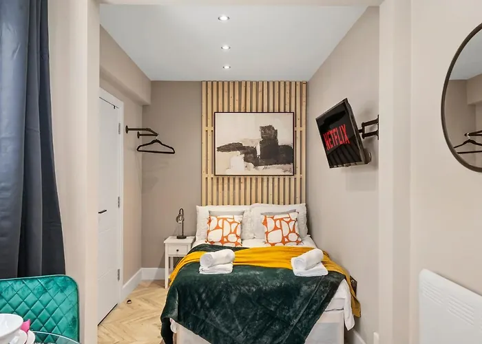 Cosy Heathrow Studios - Parking - Garden