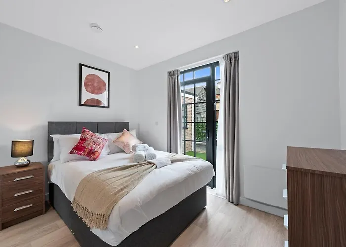 Lovely 1 Bedroom With Outdoor Space