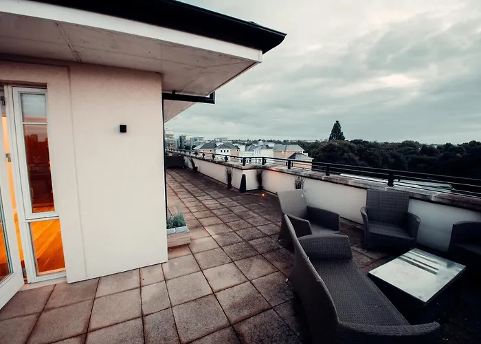 Lovely 4/Bdr Penthouse W/ Lovely Views