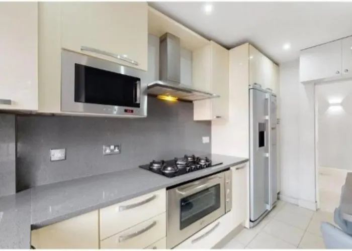 9 Brentwood Lodge