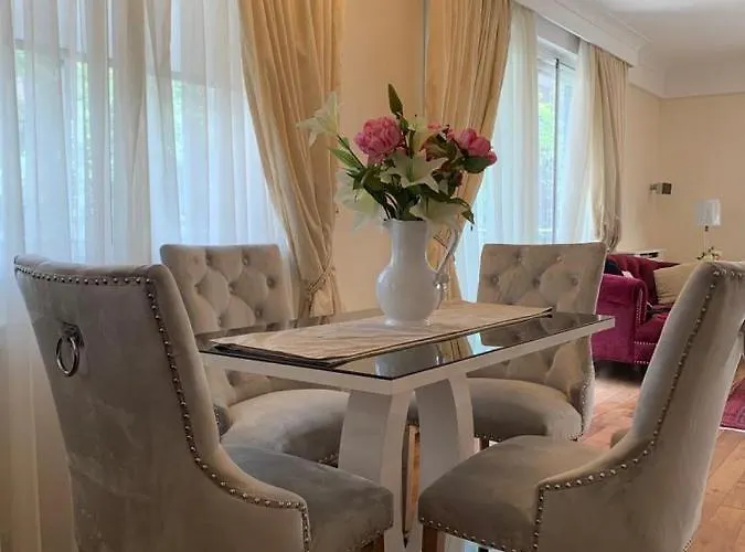 Lovely 3 Bedroom Apartment