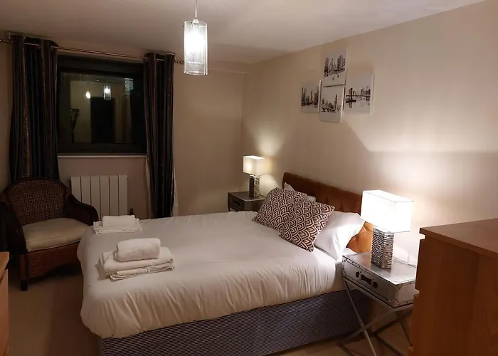 One Bed Stylish Apartment, Canary Wharf, London