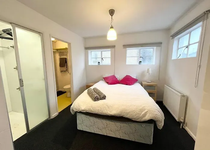 Cosy Apt 5Mins Walk From Station