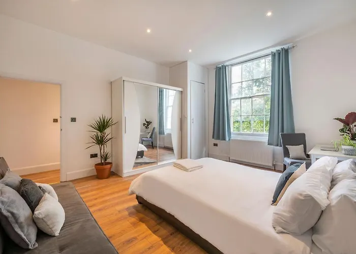 Spacious Two Bedroom By London Zoo