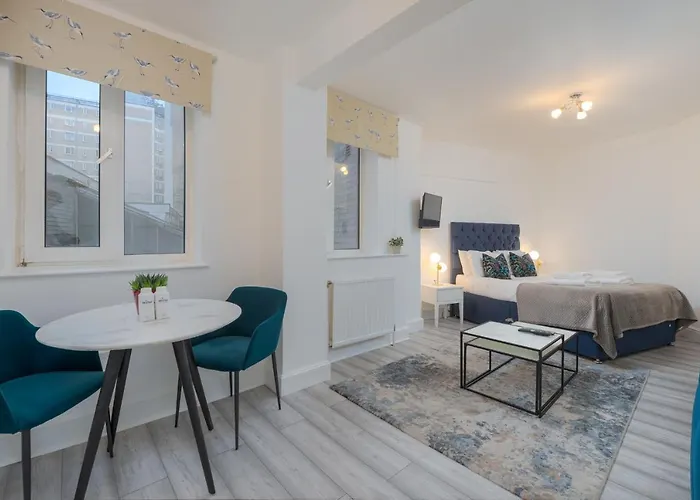 Capital Apartment 4 Chelsea Cloisters
