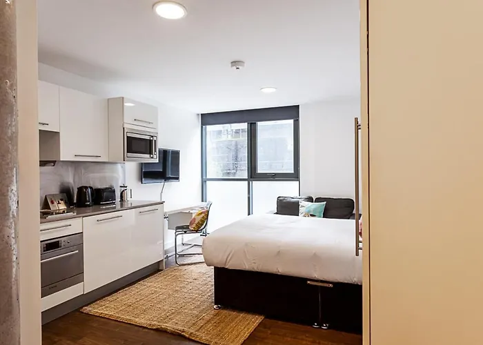 Chamber Street Apartment 14