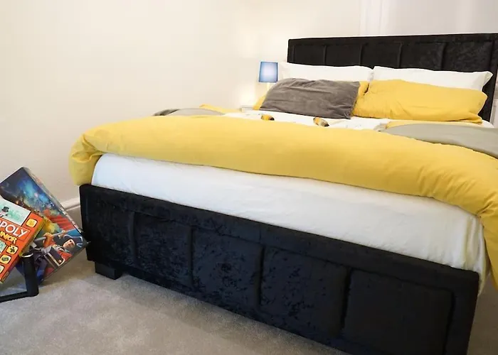 London 3 Bed 2 Bath Apartment
