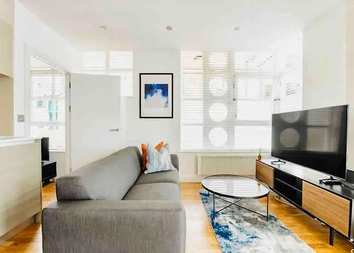 Canary Wharf Luxury Apartment