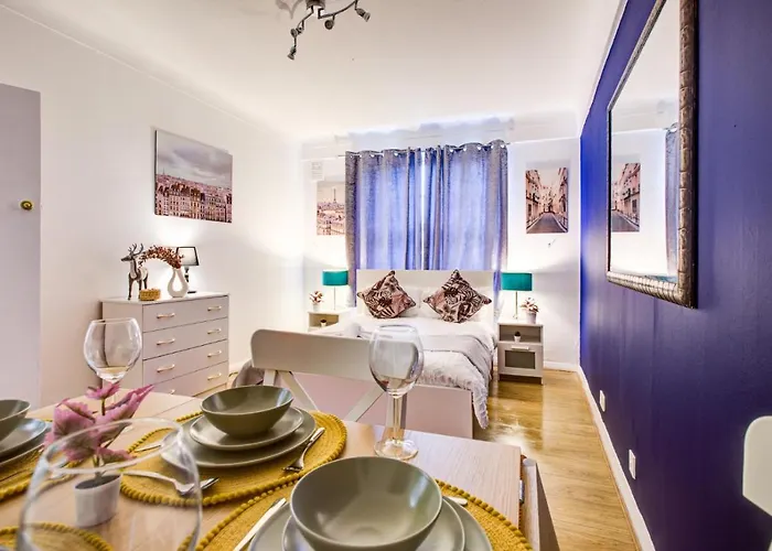 Evelyn Beautiful 2 Bedroom Apartment