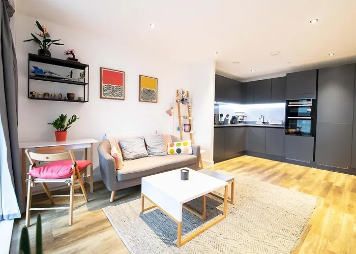 Modern, Light-Filled Studio In Trendy North London