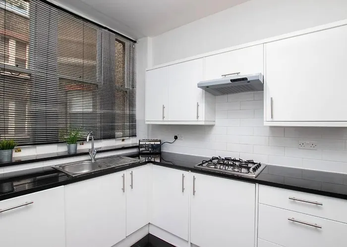Chelsea Charm L Radiant 3Br Apartment Elegance