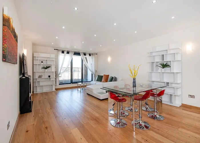 Central And Spacious 2 Bed