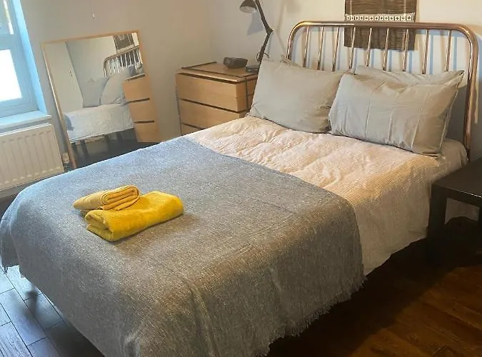Spacious 1-Bed Flat In North Kensington