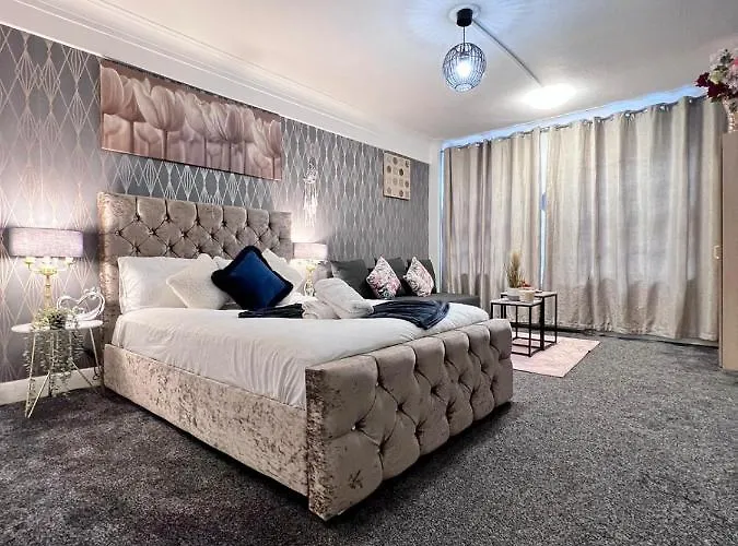 Park Lane Studio Apartment
