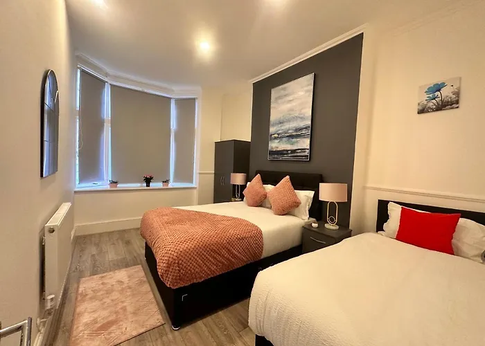 Kensington High Street Apartment