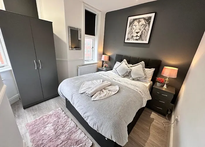 Kensington High Street Condo