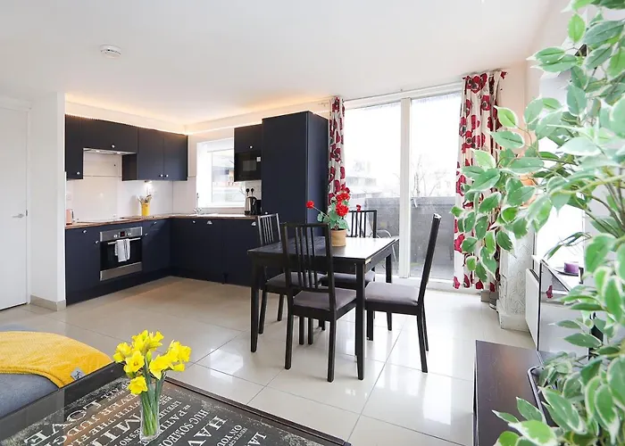 2-Bed 2-Bath Flat Around The Corner From Portobello Market