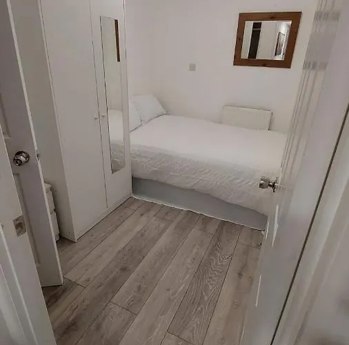 Double En-Suite Room Available In 3 Bed Apt