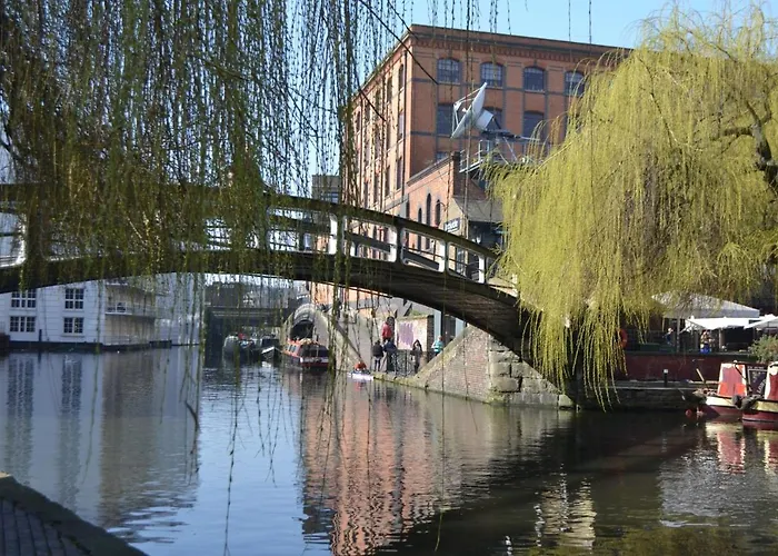 Canal-Side Boutique Apartment