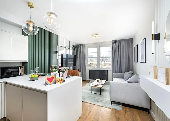 Stylish And Convenient 2 Bed Apartment