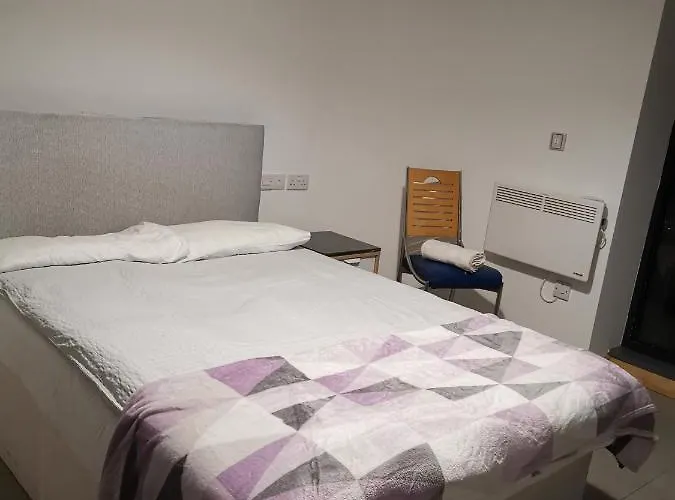 Jadwin Beautiful Room Share Toilet 2 People