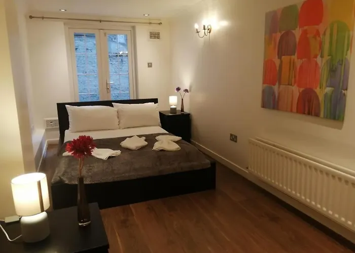 Entire 2-Bedroom Flat In Camden