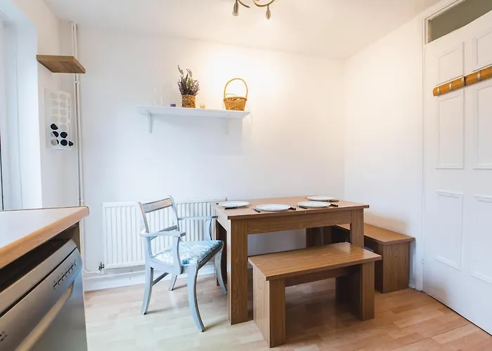 Pass The Keys Cosy Se London House Near Tube Line