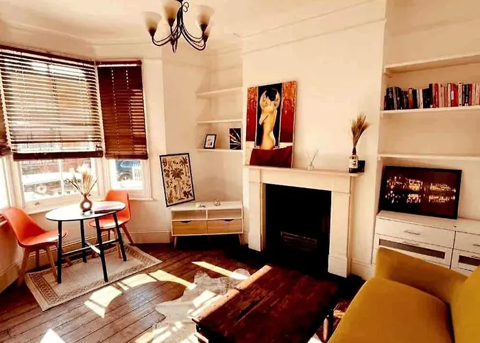 1 Bedroom Flat Garden In Clapham