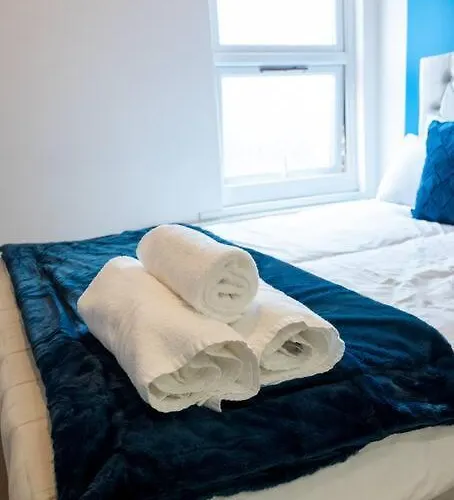 3Beds / 3Baths Close To Portobello Road