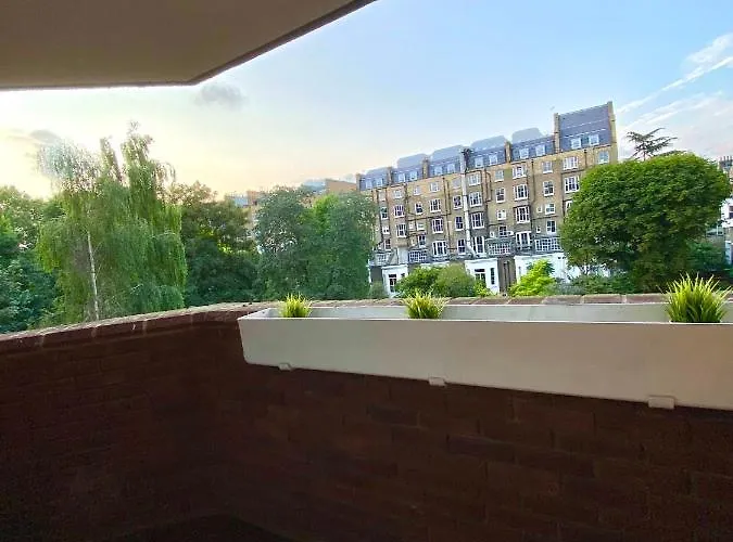 Apt- Balcony-Kensington- 24 7 Security