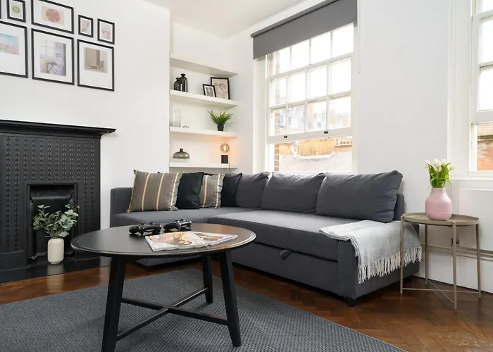 Huge & Central 3 Bedr, 4 Beds, Covent Gdn