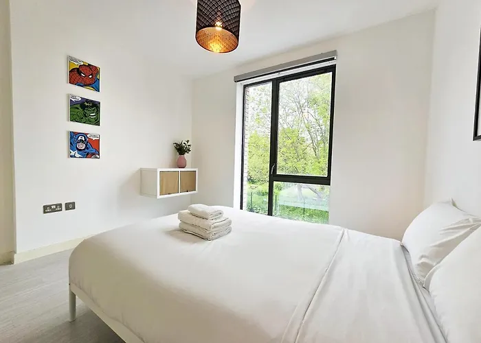 Centrally Located Spacious Flat Near Canary Wharf