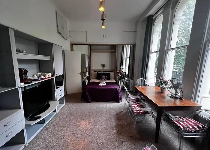 Hyde Park Studio Has Private Balcony With Tranquil Garden View