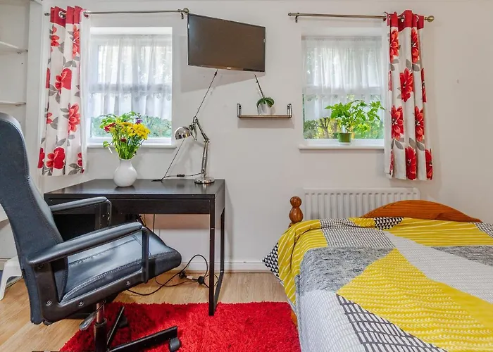 Nomad Room, 650 Mbps Internet By Unlock Rentals