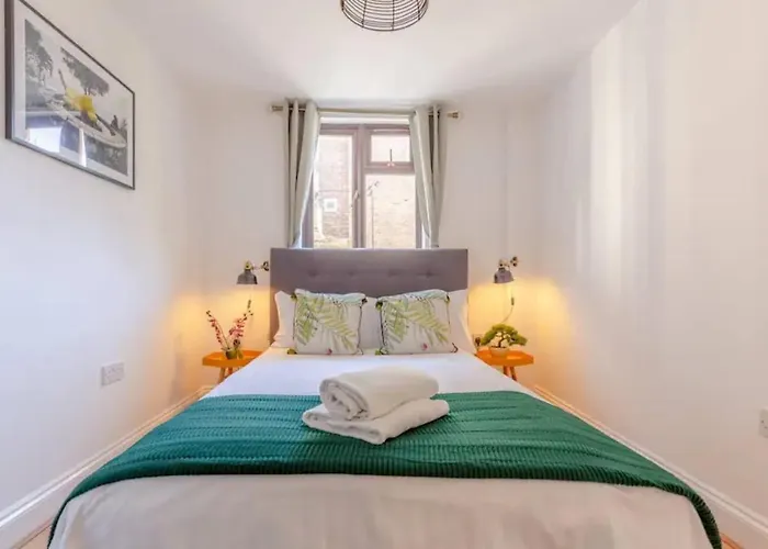 Bright 2 Bedroom House In Kennington