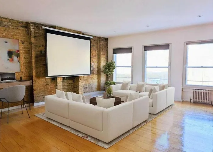 Cinema Set Up, Sleeps 10 Ppl, Central