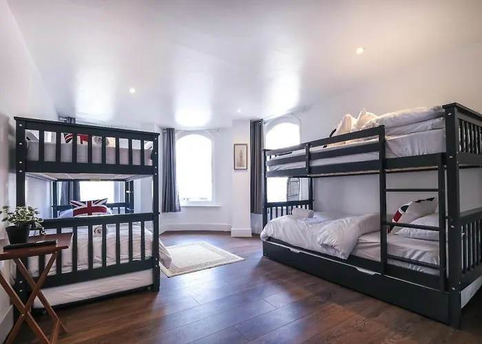 Quaint And Spacious Piccadilly Sleep 6 Vrd