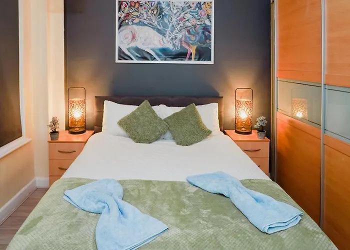 Hyde Park 1-Bedroom Apartments