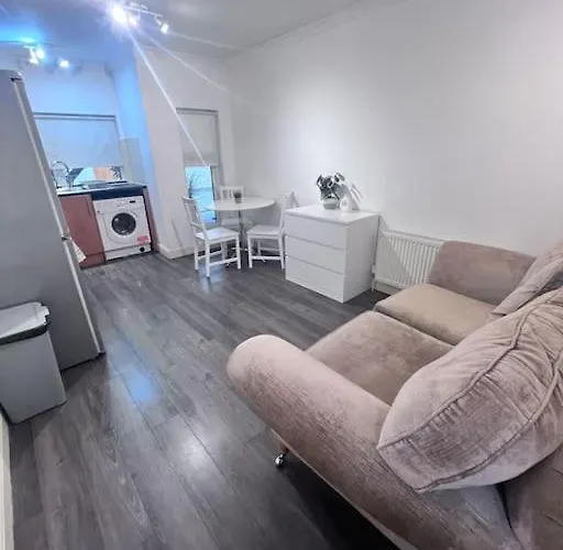 Flat 1, 419 Fulham, 2 Bedroom, 1 Bathroom Flat